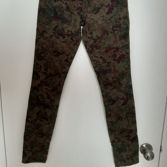 C Wonder Faux Camouflage Style Skinny Jeans - Picture 6 of 12